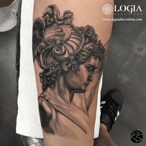 tatuaje-brazo-busto-logia-barcelona-ridnel        